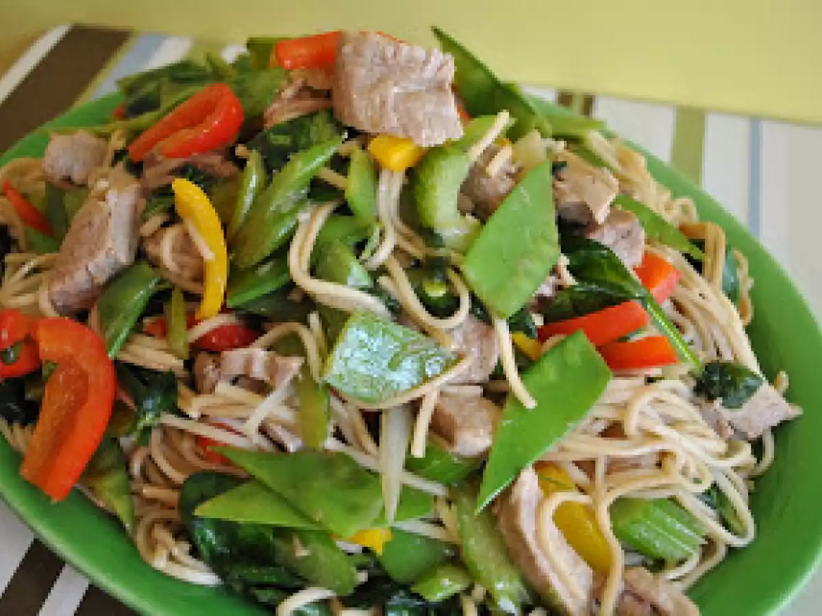 Nouilles au porc à l'asiatique