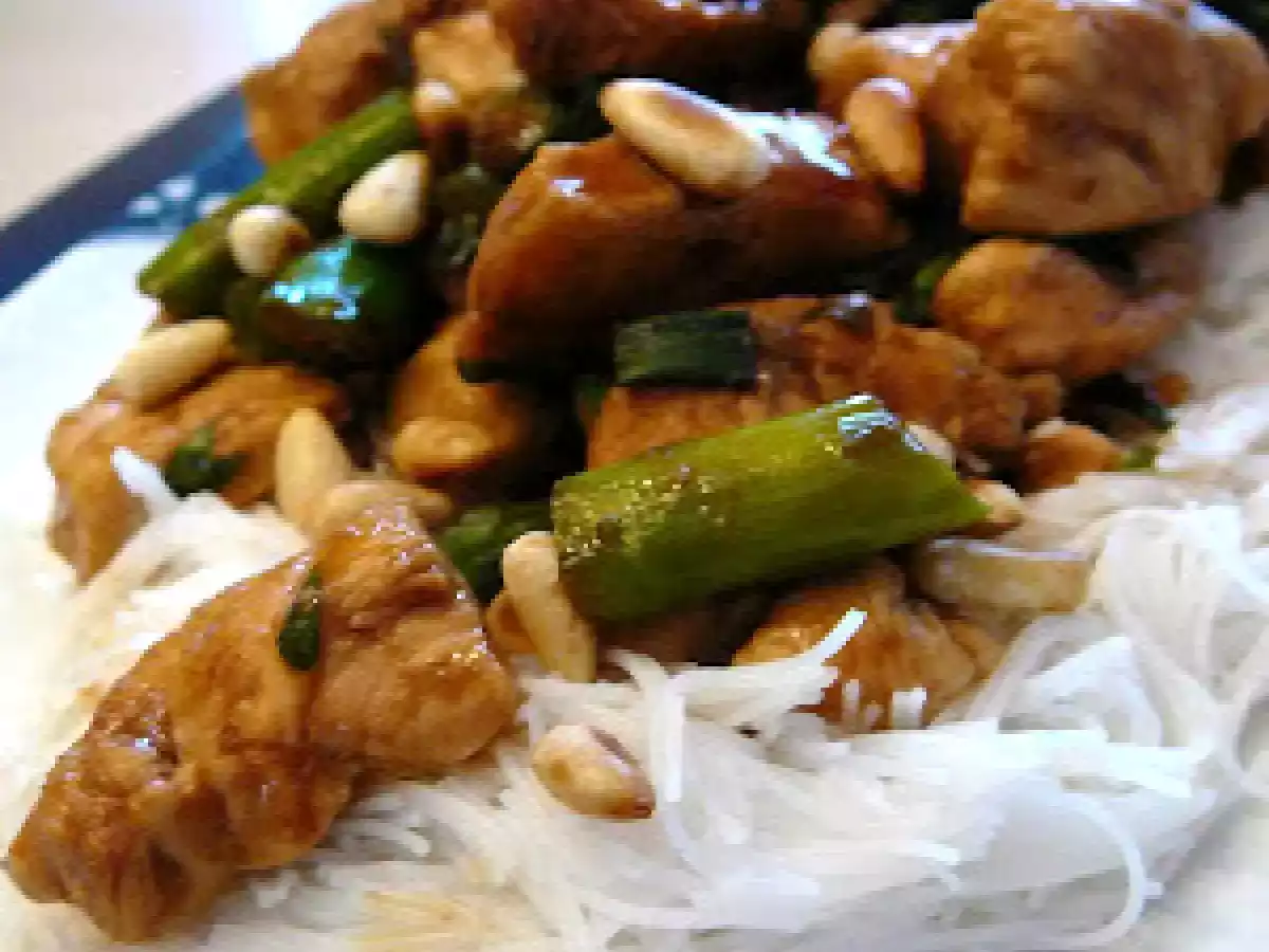 Nouilles au poulet à l'asiatique