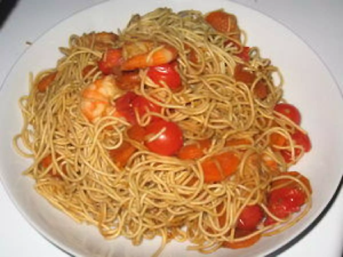 Nouilles chinoises aux Carottes, Tomates cerise & Crevettes