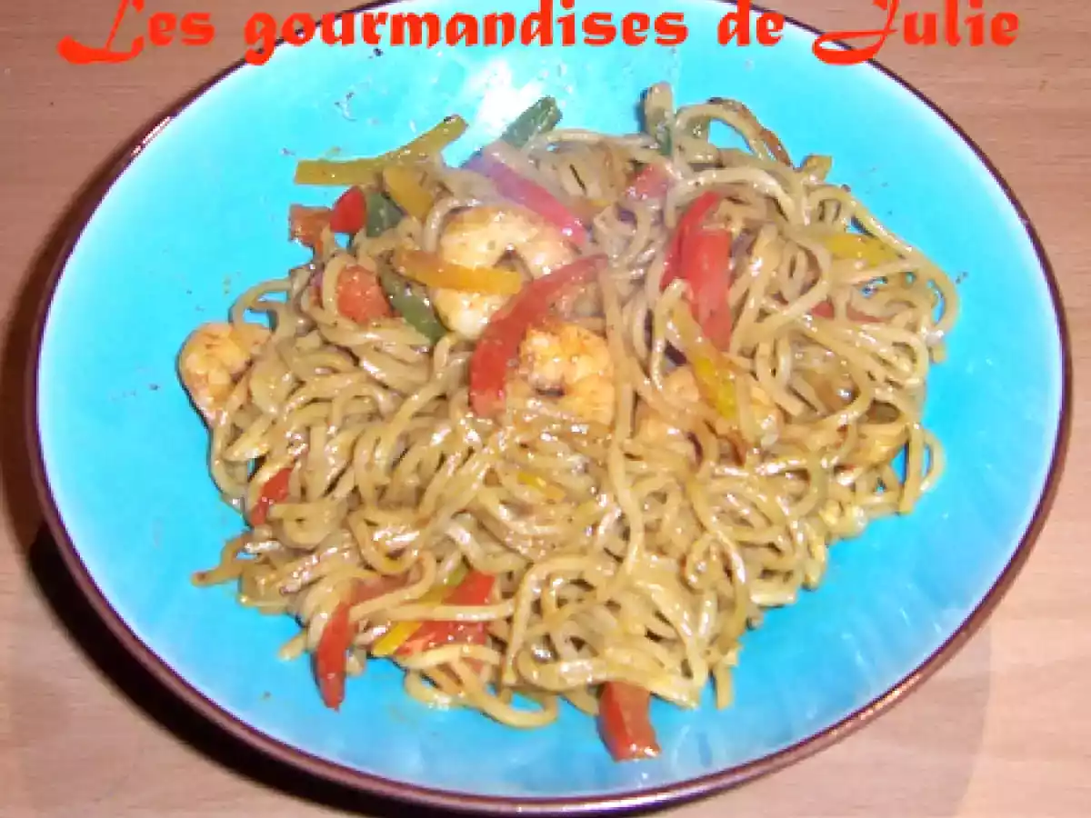 Nouilles chinoises sautées aux 3 poivrons et crevettes