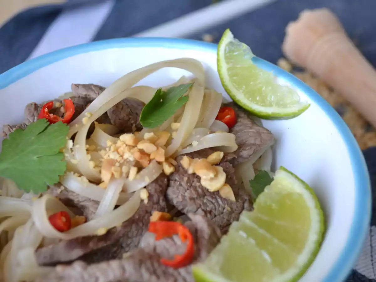 Nouilles de riz au boeuf, sauce sucré-salé - photo 2