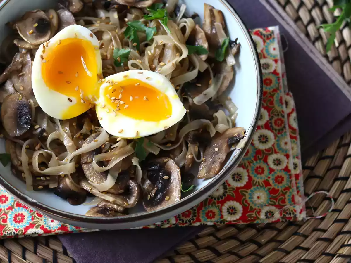 Nouilles de riz aux champignons et leur oeuf mollet ! - photo 2
