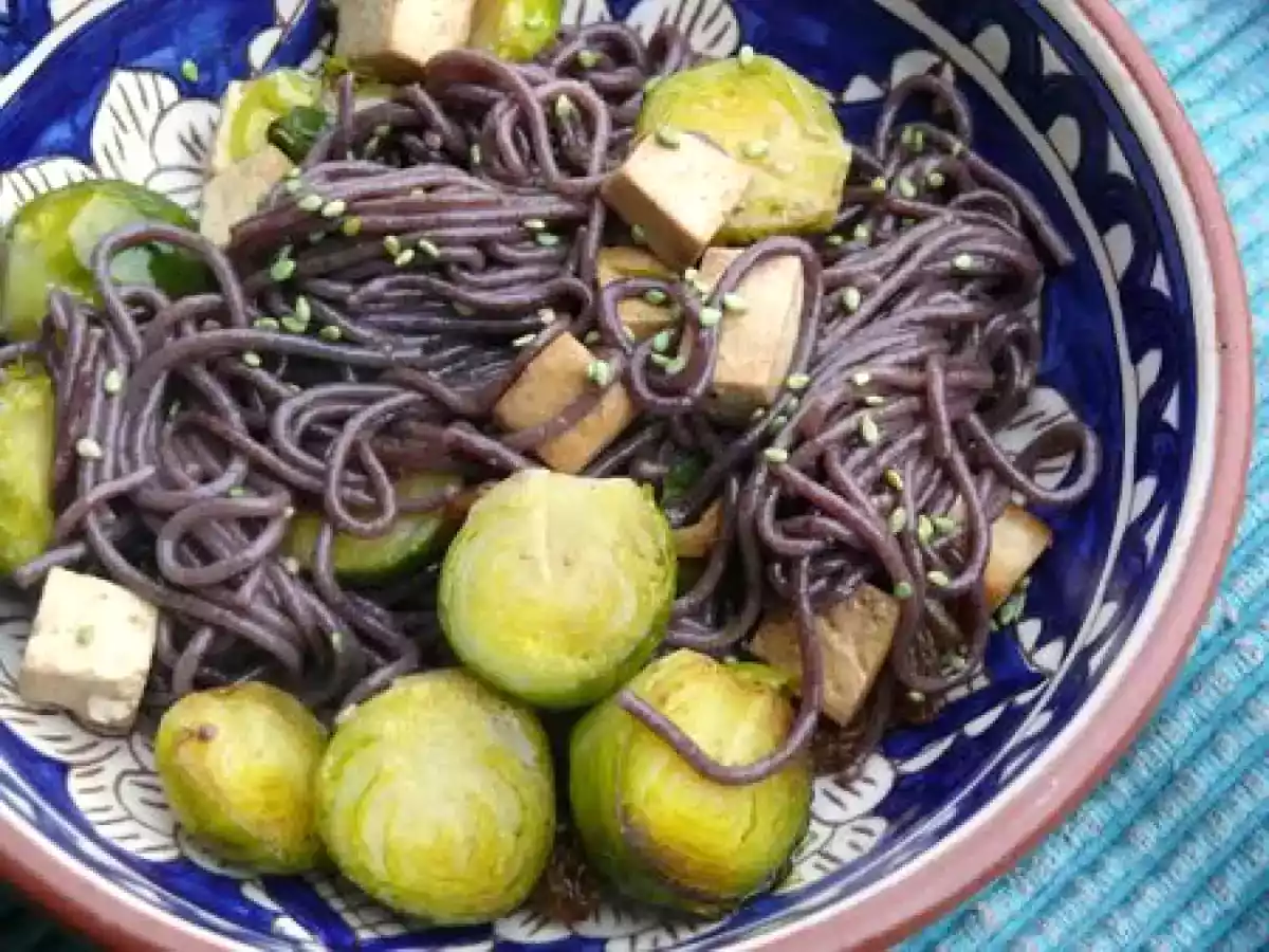 Nouilles de riz noires sautées aux choux de Bruxelles et Tofu... - photo 2
