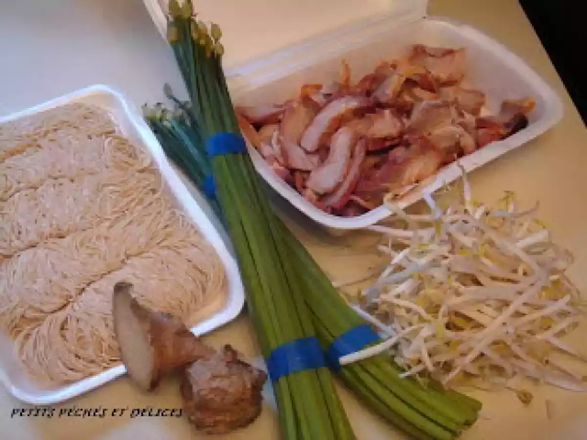 Nouilles sautées à la ciboulette chinoise et aux germes de soja - photo 2