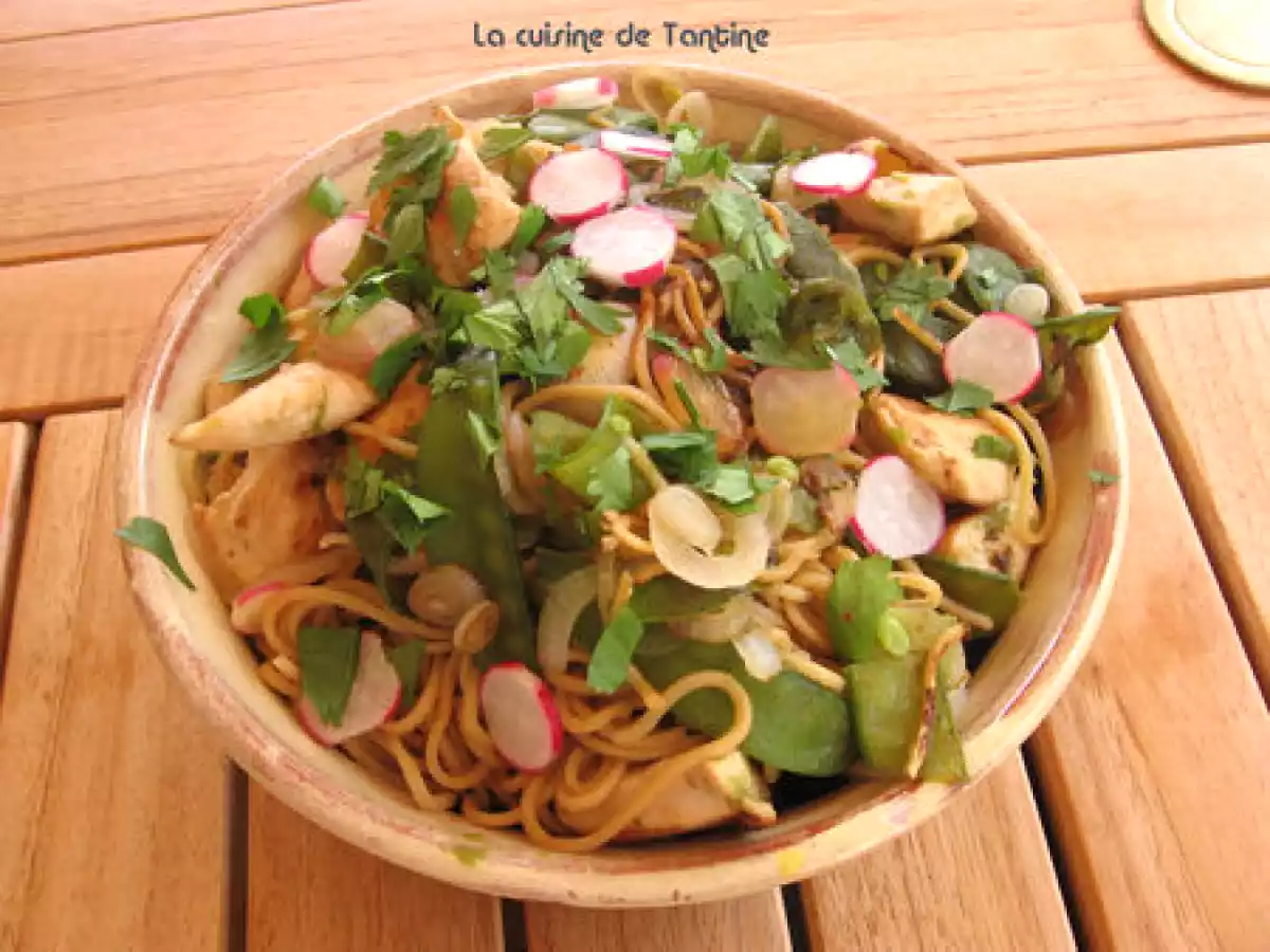 Nouilles sautées au poulet, sauce soja