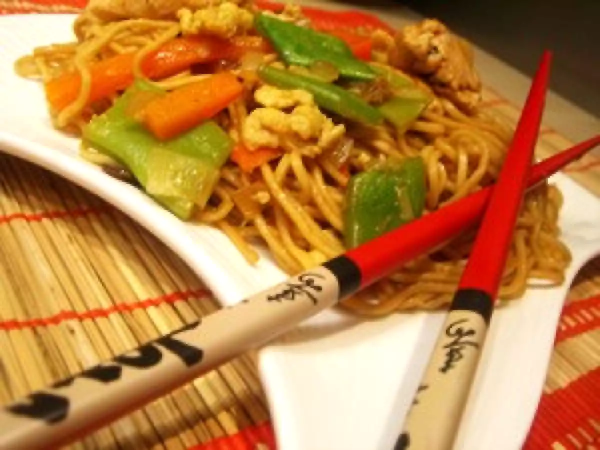 Nouilles sautées aux légumes & au poulet