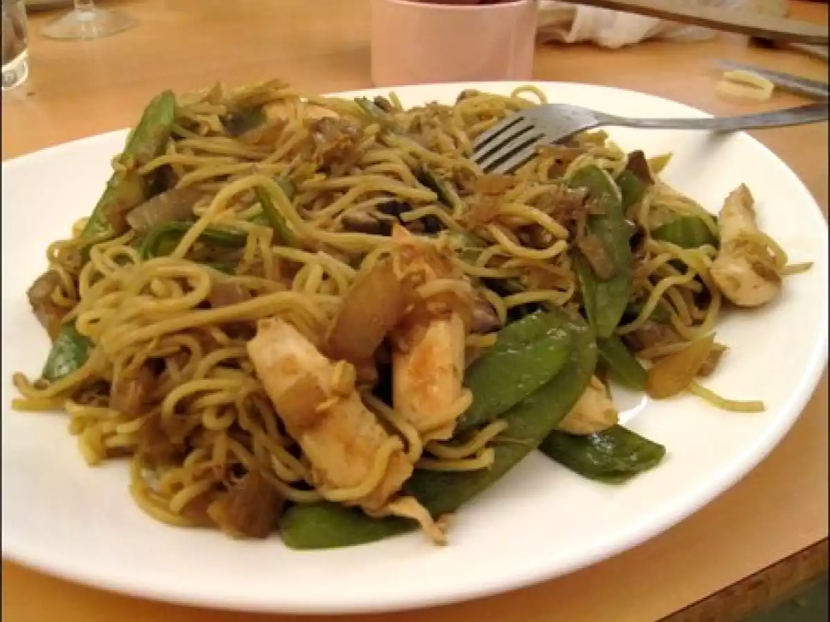 Nouilles sautées aux pois mange-tout