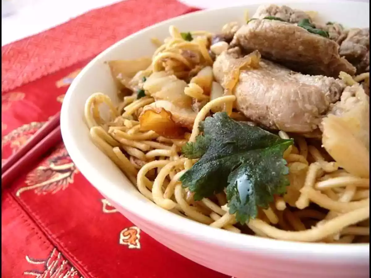Nouilles sautées porc et choux chinois