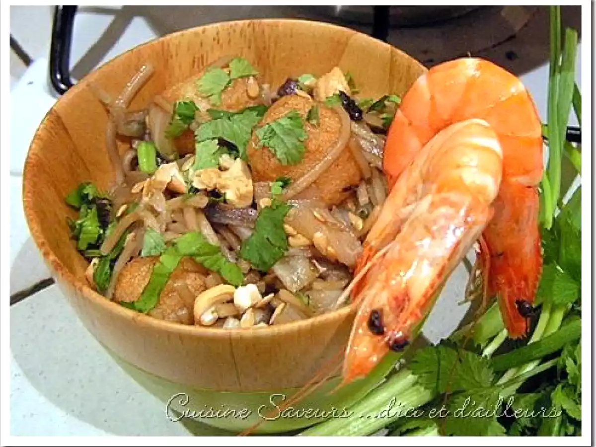 NOUILLES SAUTEES poulet/crevettes aux noix de cajou