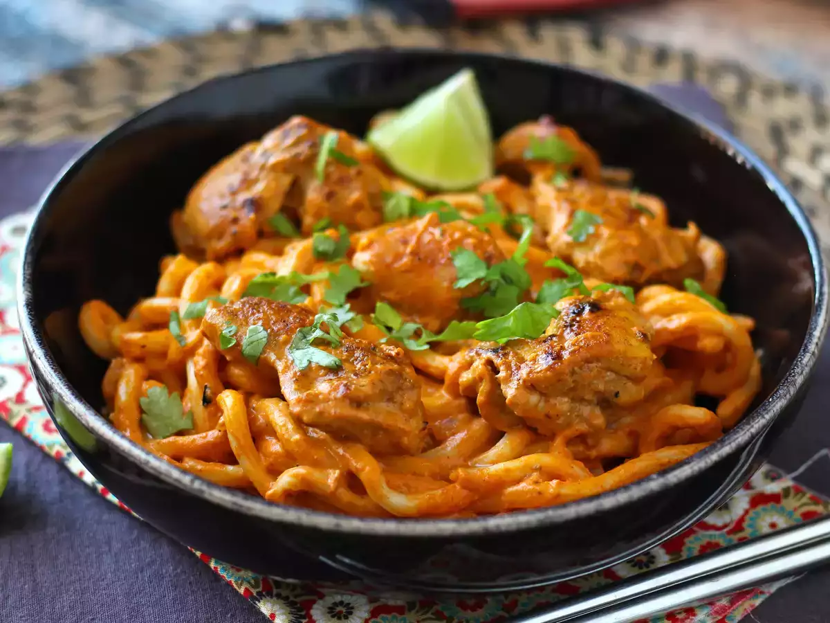 Nouilles udon au poulet avec une sauce curry thaï onctueuse - photo 4