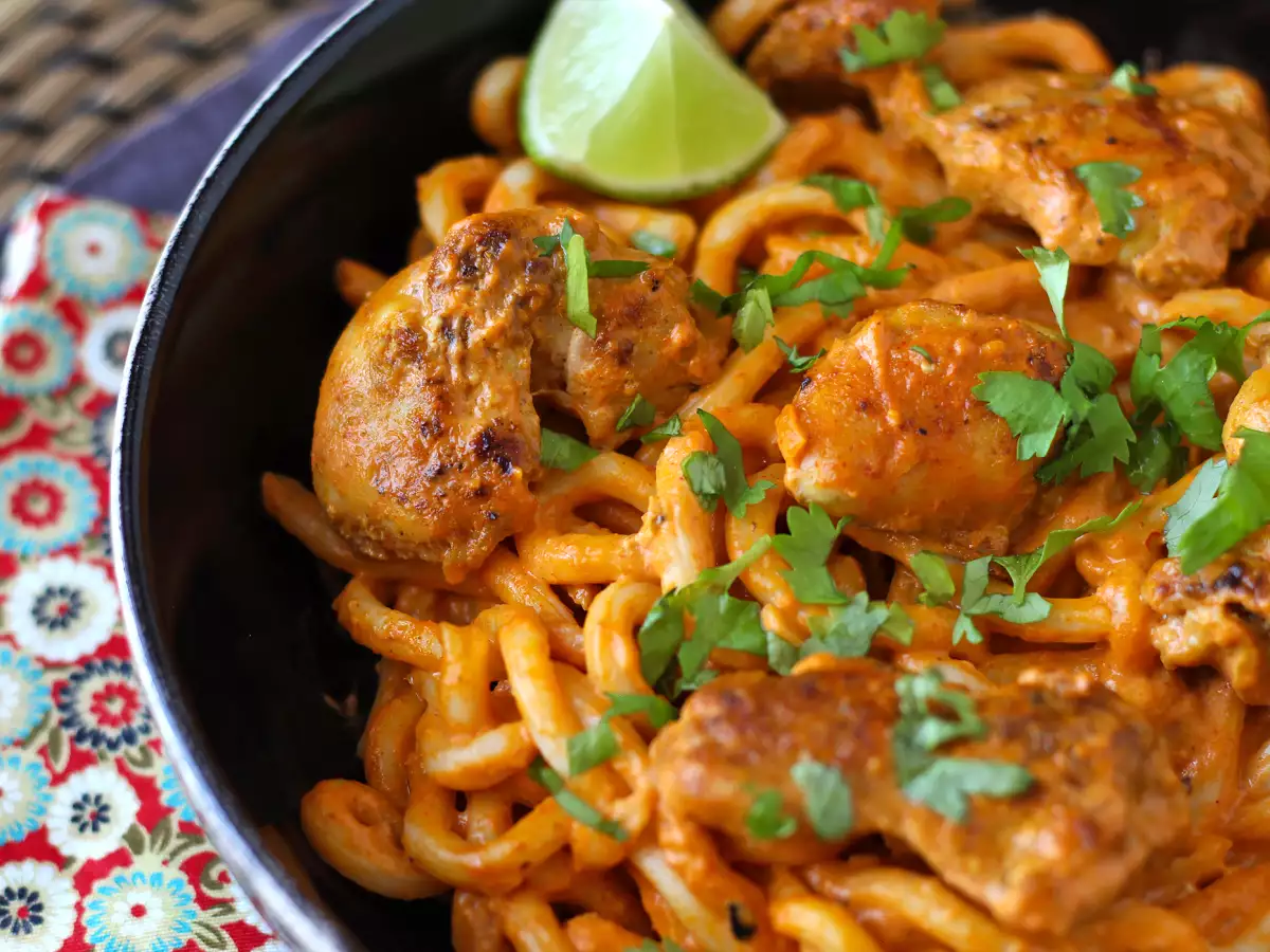 Nouilles udon au poulet avec une sauce curry thaï onctueuse - photo 3