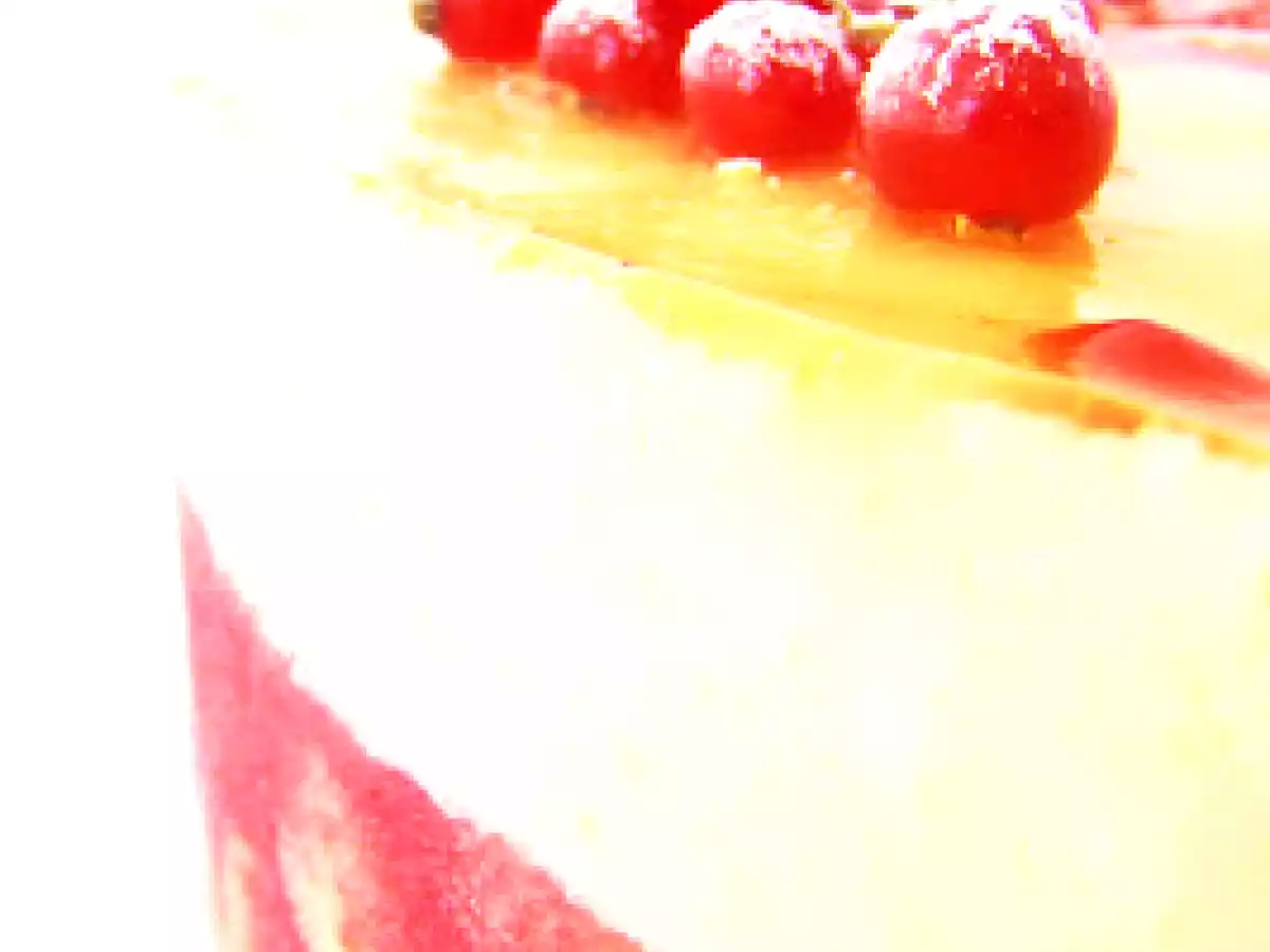 Nuage de fraises-framboises, un entremet tout en douceur et croquant....