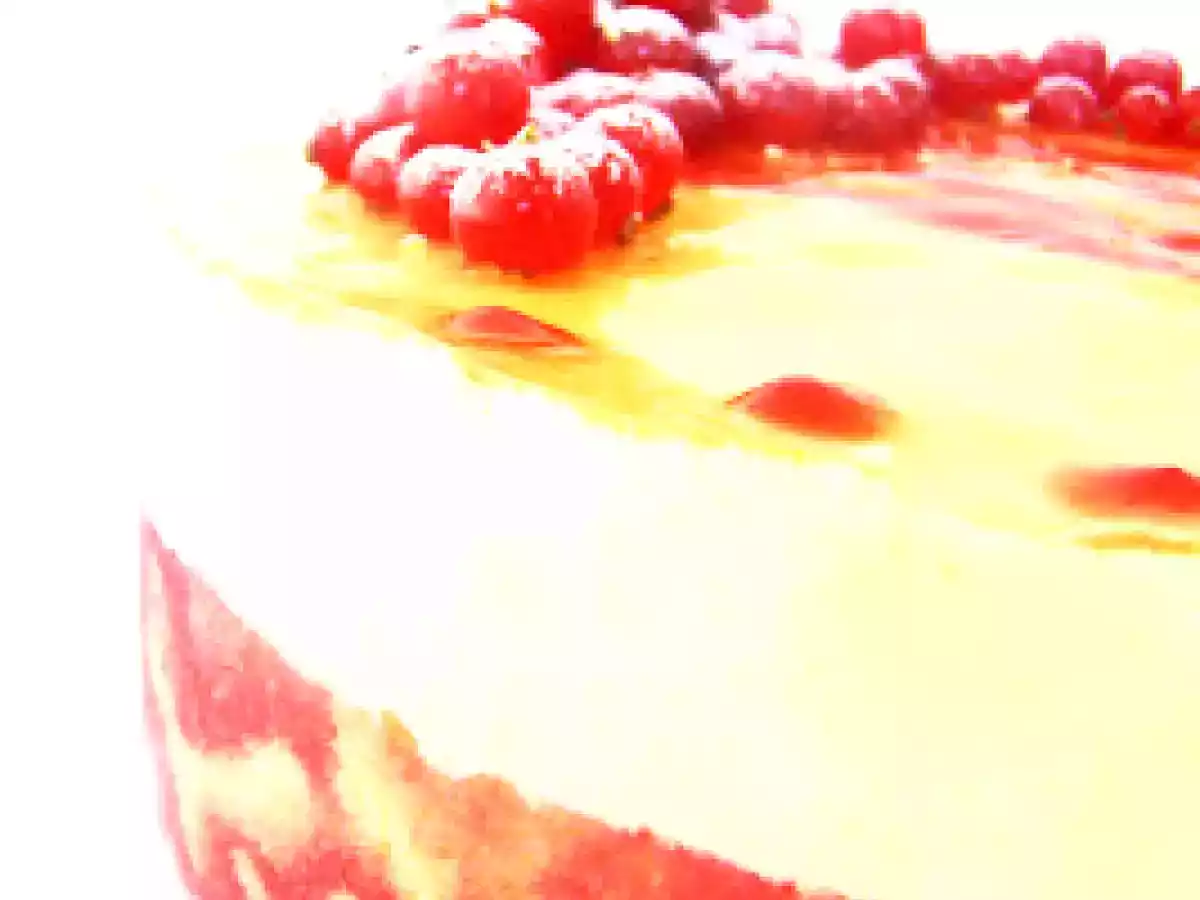 Nuage de fraises-framboises, un entremet tout en douceur et croquant.... - photo 2