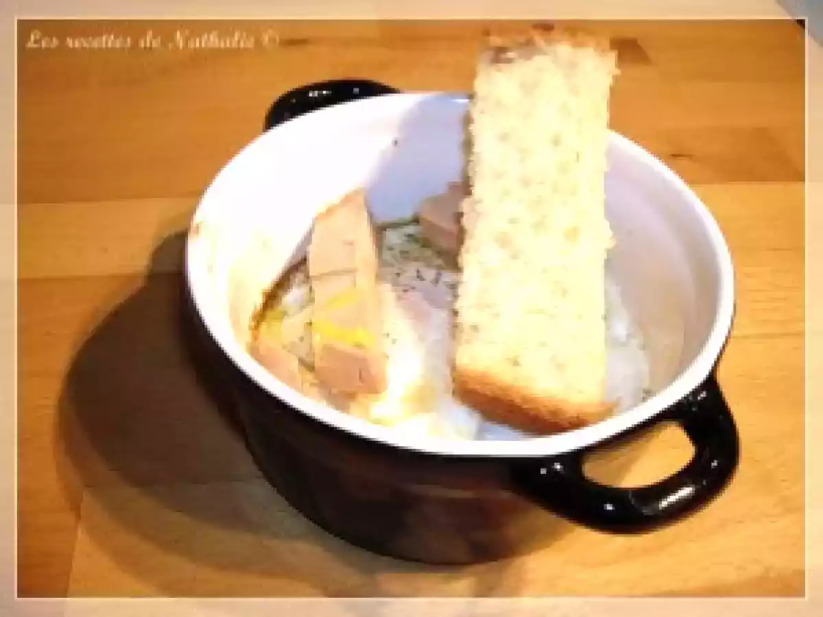 Oeuf cocotte au foie gras et pain brioché