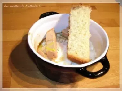 Oeuf cocotte au foie gras et pain brioché