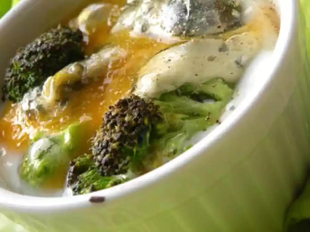 Oeuf cocotte aux brocolis, Bleu d'Auvergne et surimi