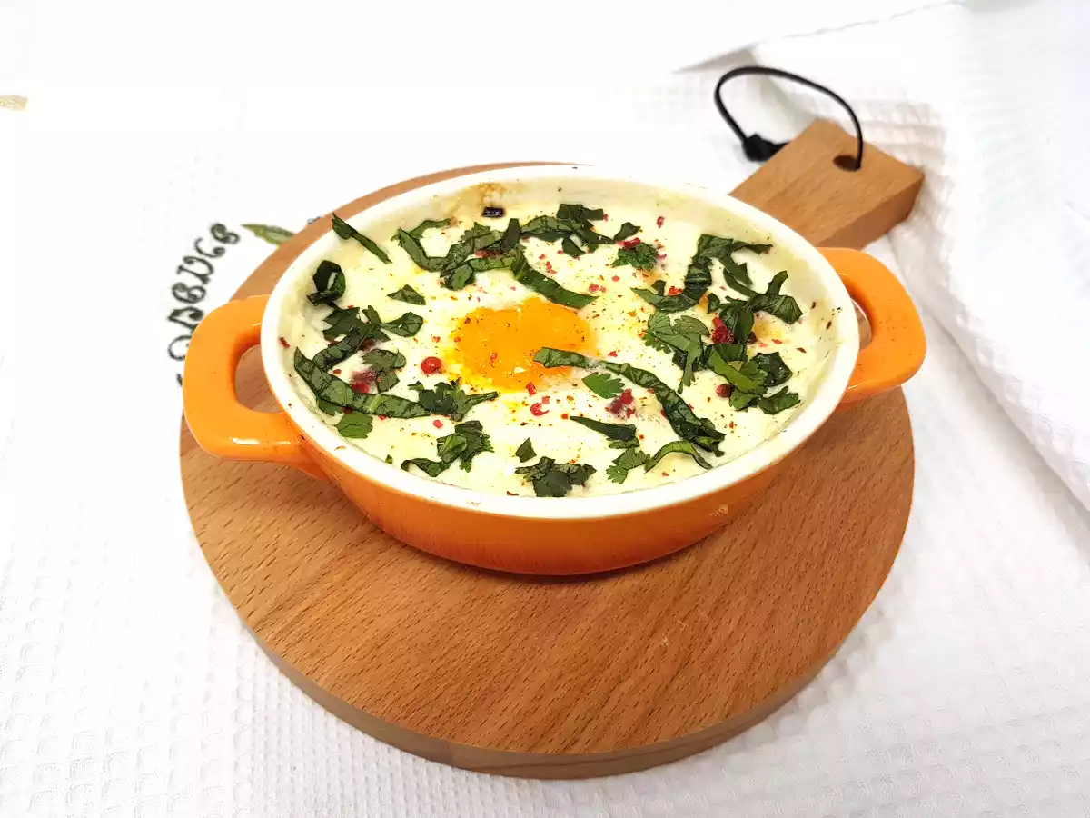 Oeuf cocotte chèvre et échalotes