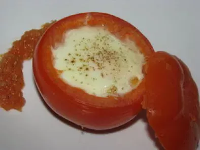 Oeuf cocotte en nid de tomate