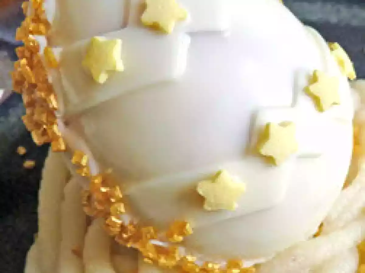 Oeuf de pâques au chocolat blanc, à la mousse de framboise et financier pistache - photo 2