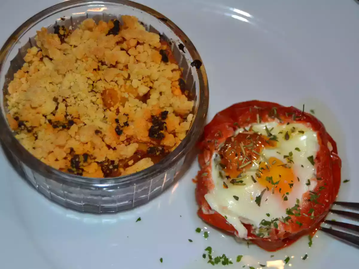 Œuf en Cocotte de Tomate et Crumble Pommes de terre au chorizo