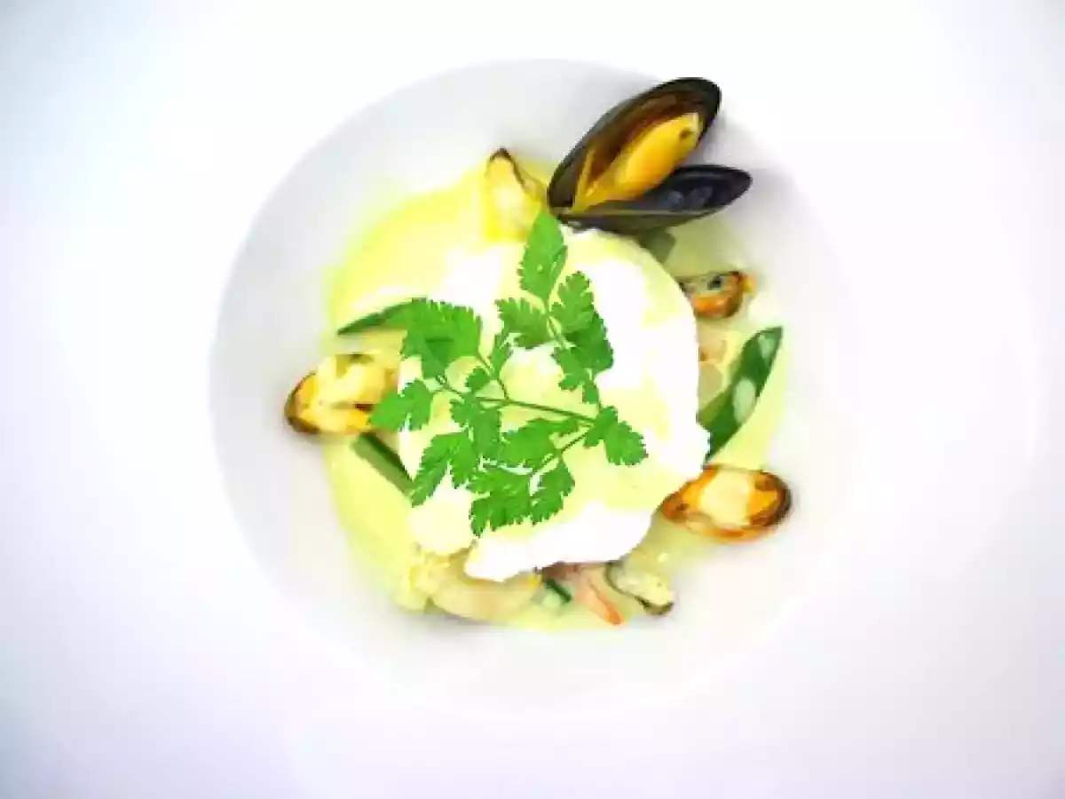 Oeuf poché en marinière de moules aux petits légumes et curry... - photo 2