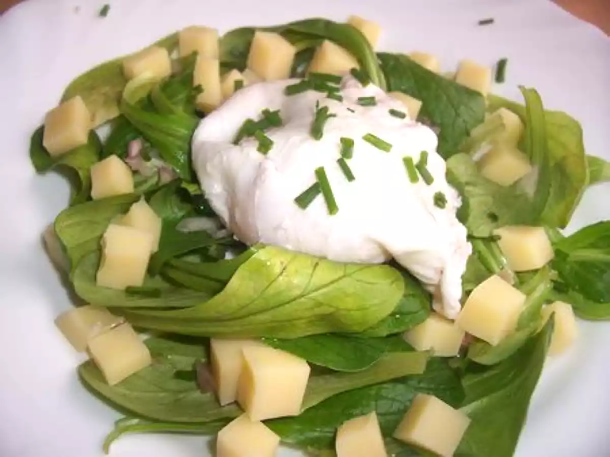 Oeuf poché sur lit de mâche - photo 2