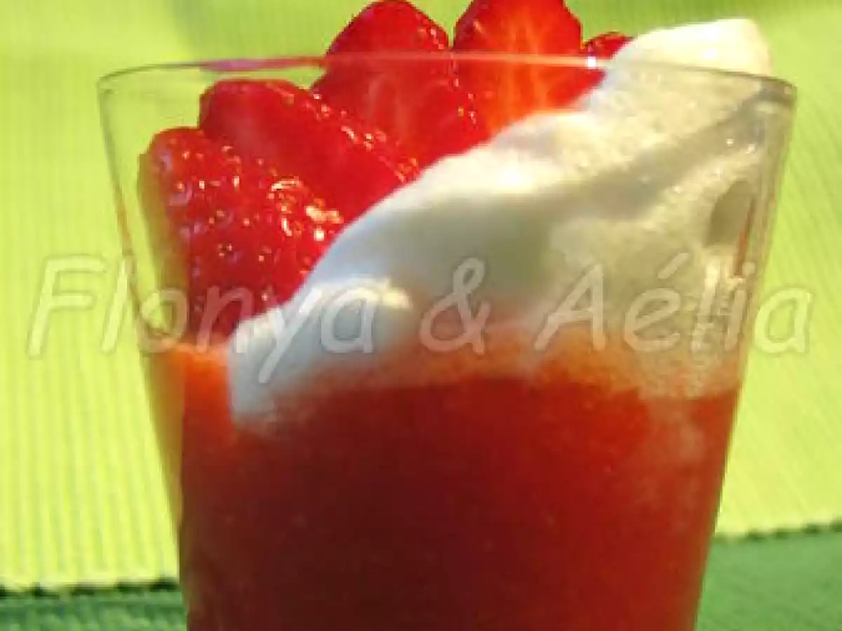 Oeufs à la neige au coulis de fraises