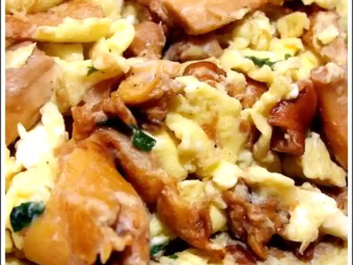 Oeufs brouillés aux girolles