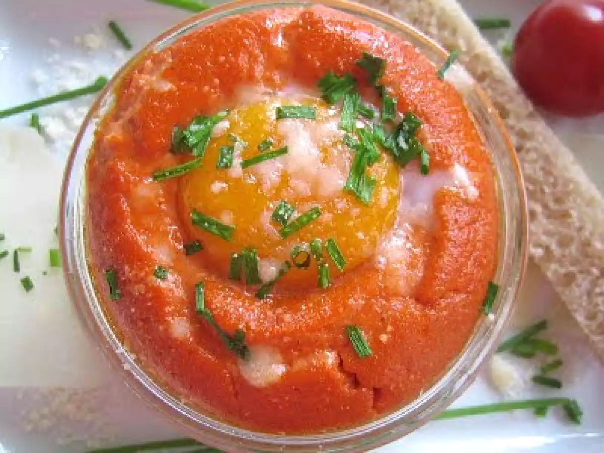 Oeufs cocotte à la tomate.