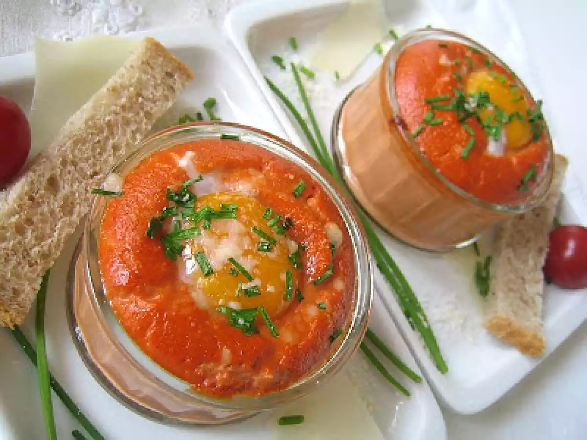 Oeufs cocotte à la tomate. - photo 2