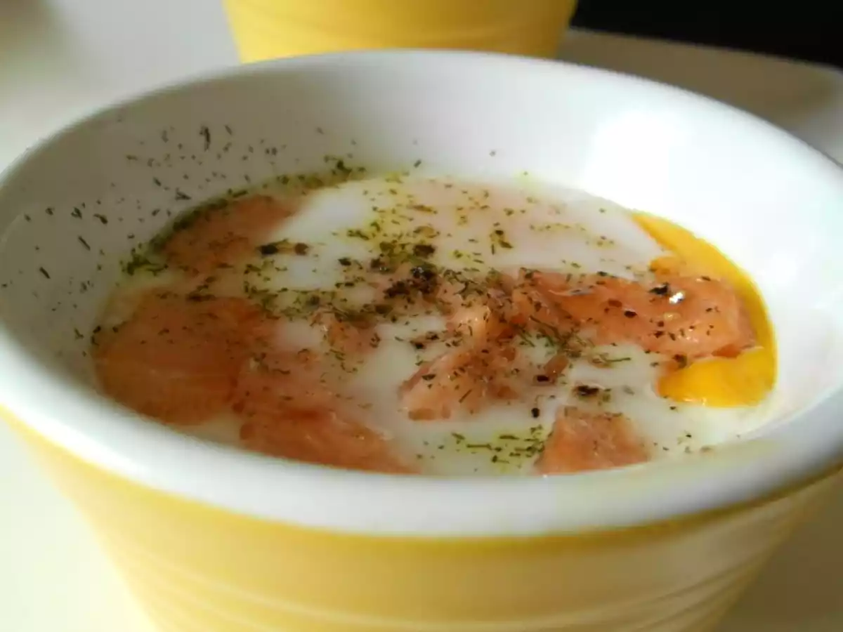 OEUFS COCOTTE AU SAUMON FUMÉ