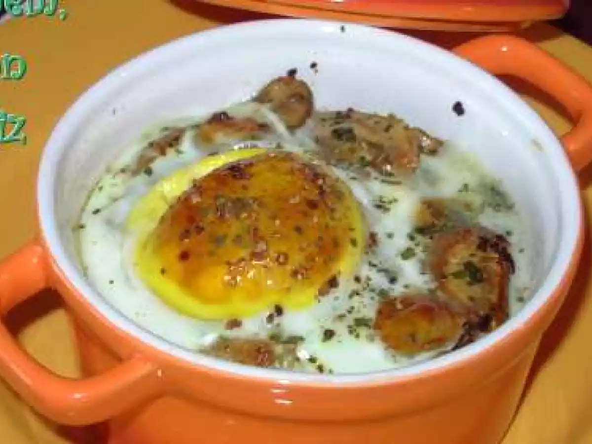 Oeufs cocotte aux champignons et au roquefort