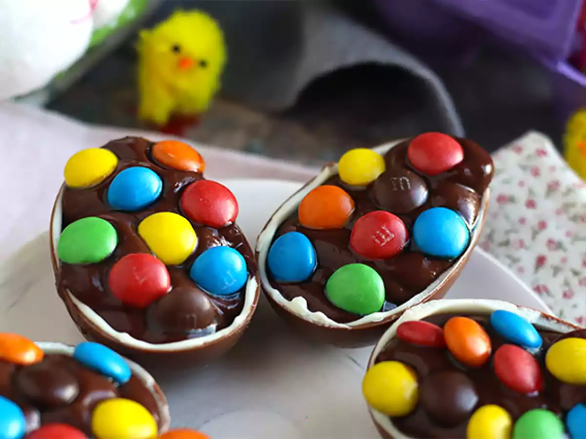Œufs de Pâques garnis d'une crème dessert au chocolat et de M&M's - photo 4