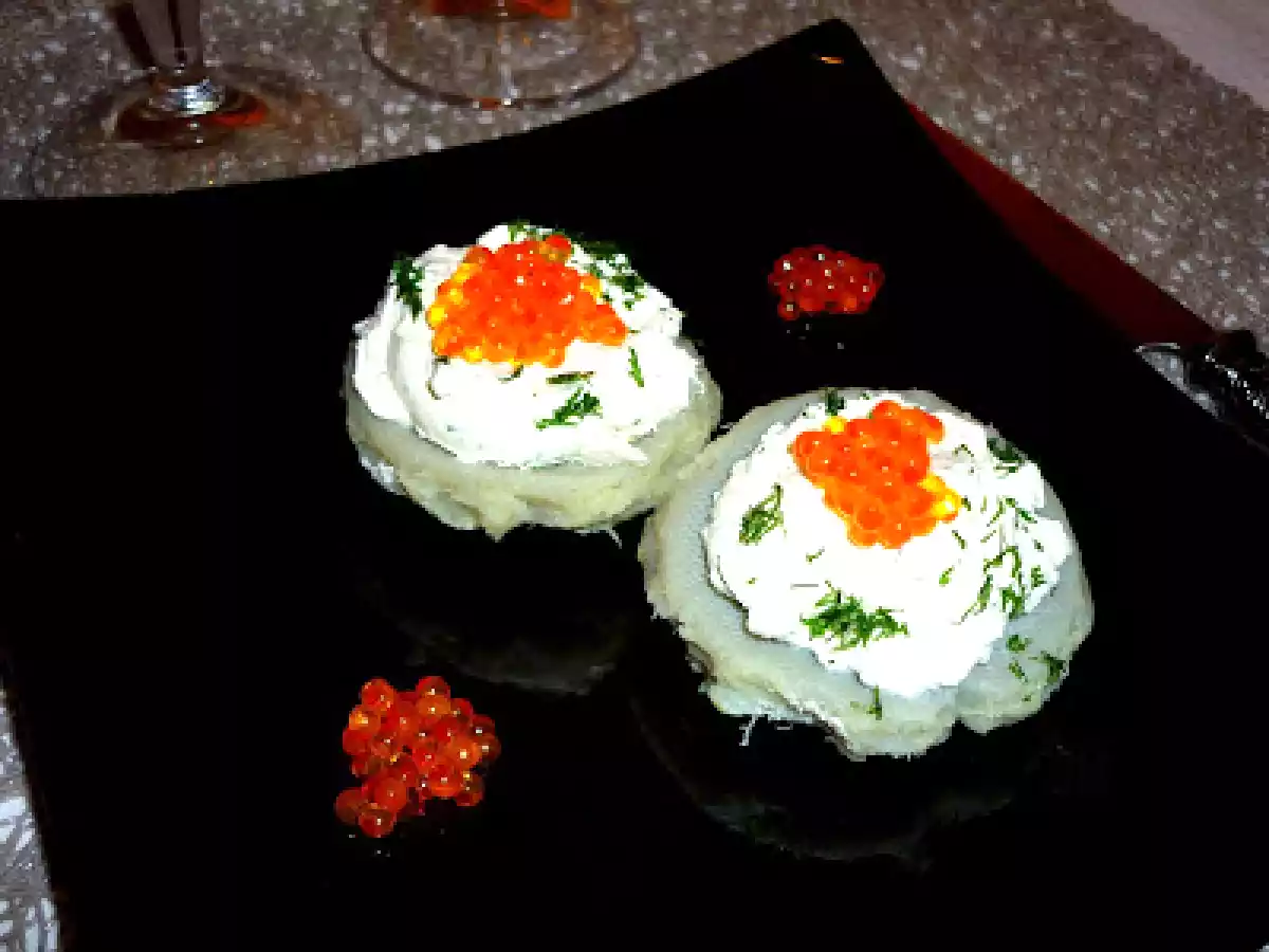 Oeufs de saumon en coque d'artichaut