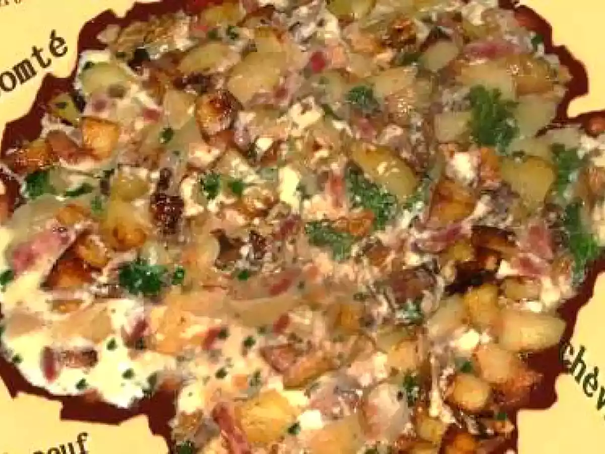 Omelette au lait de chèvre et noix avec patates aux lardons