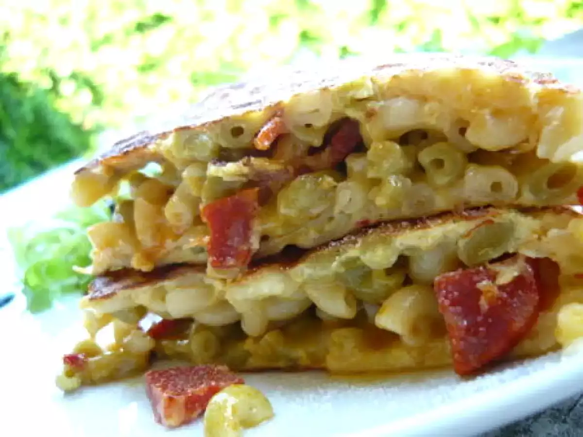 OMELETTE AUX COQUILLETTES ET AU RONDELE, ORIGINAL ET SUPER BON!!