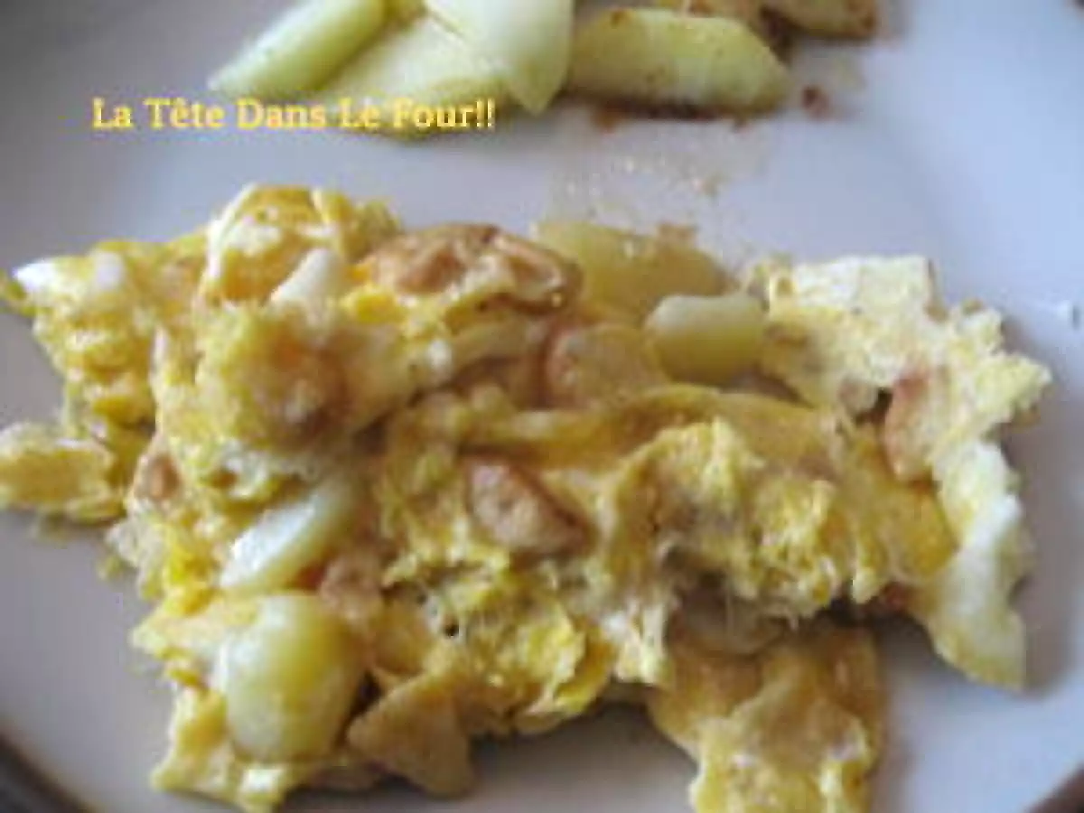 Omelette aux crackers, au camembert et aux pommes de terre