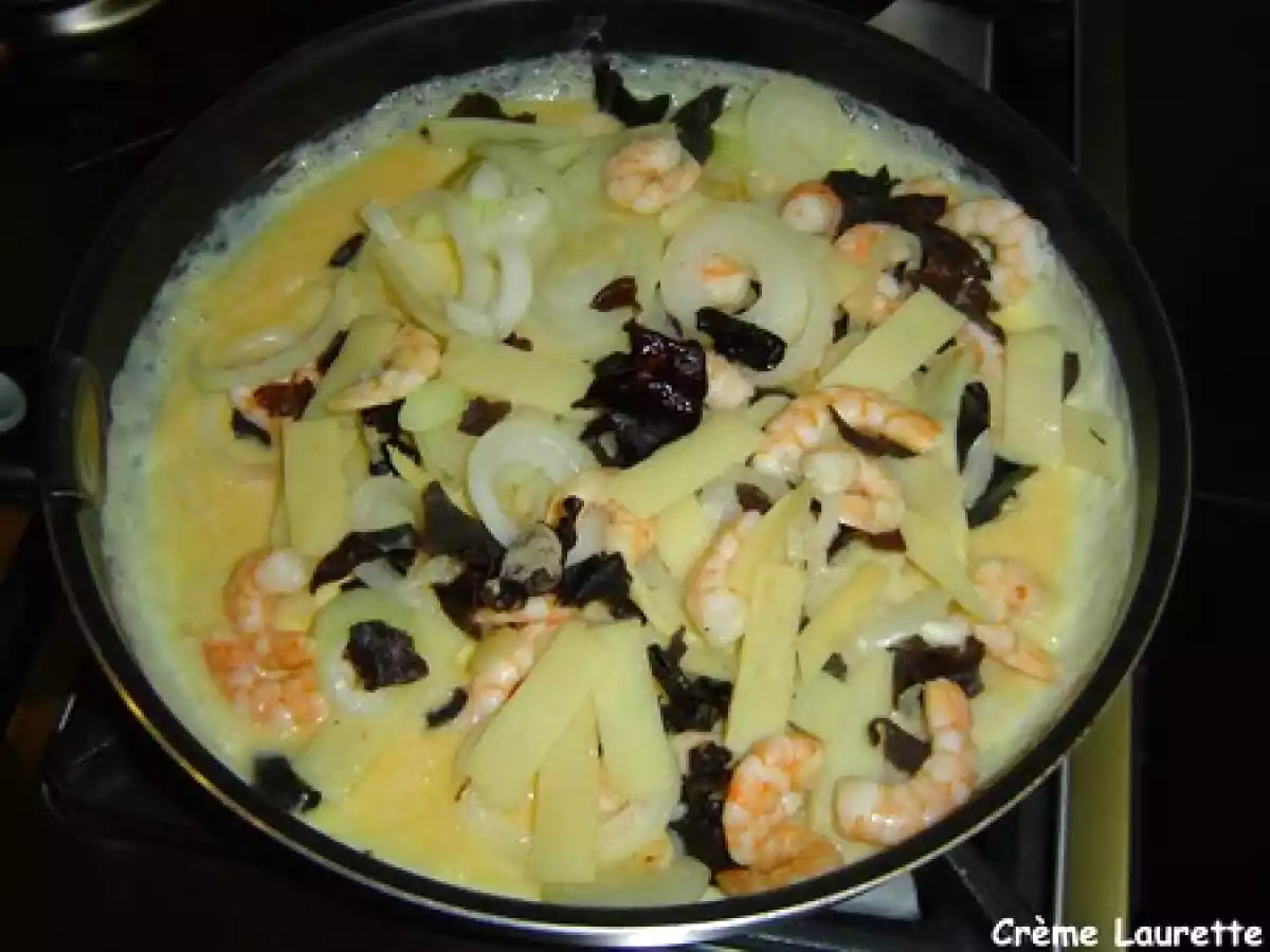 Omelette aux crevettes et à la sauce d'huîtres