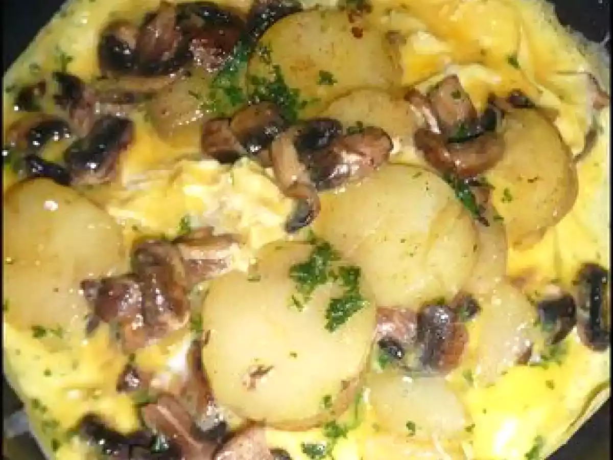 Omelette champignons, pommes de terre et son persil