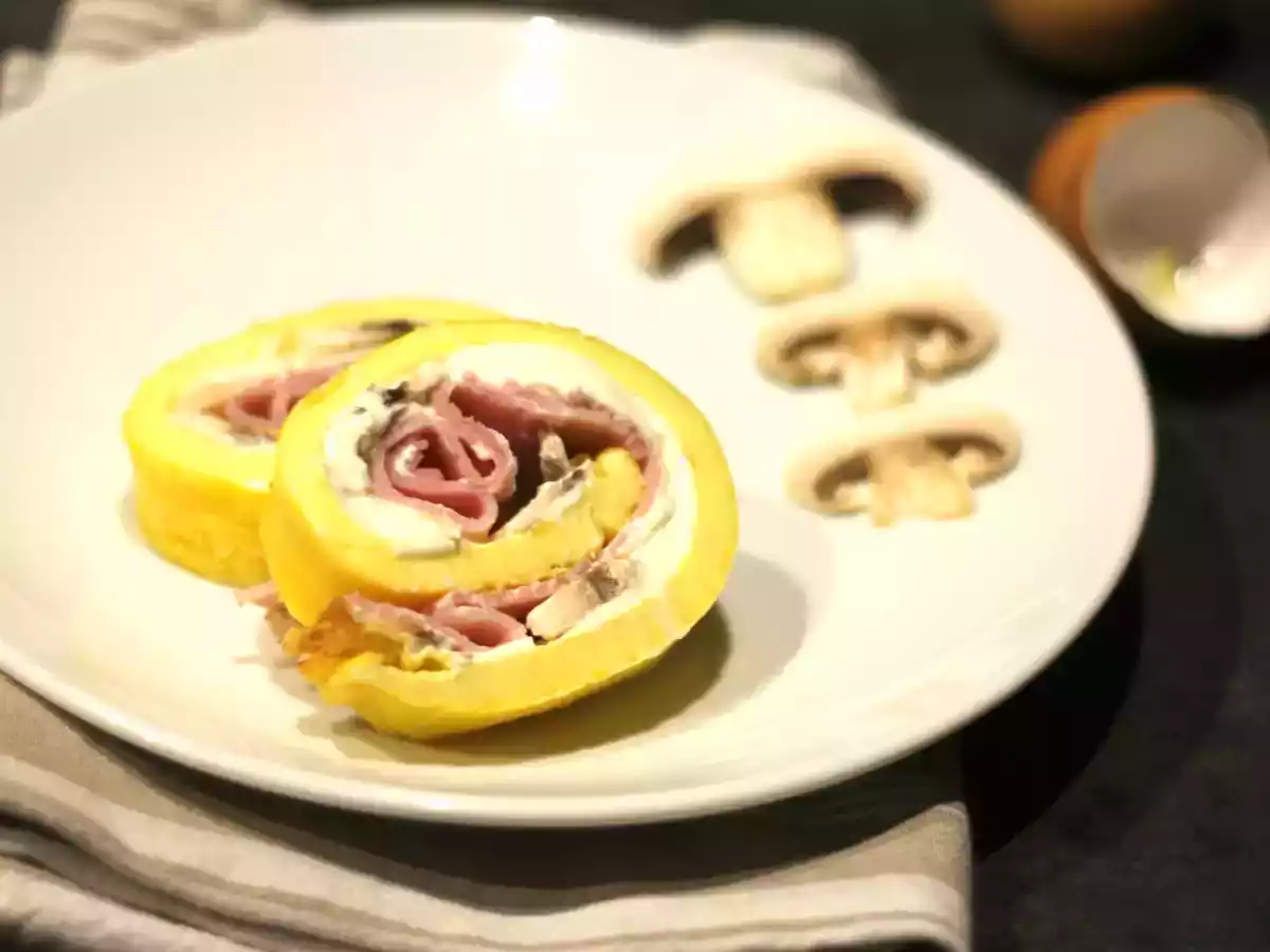 Omelette roulée fromage frais, jambon et champignons
