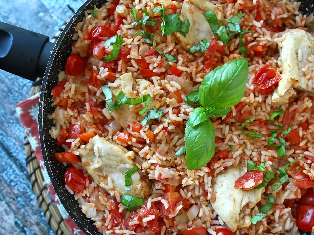 One pot au poulet, riz à la tomate et au poivron - photo 2