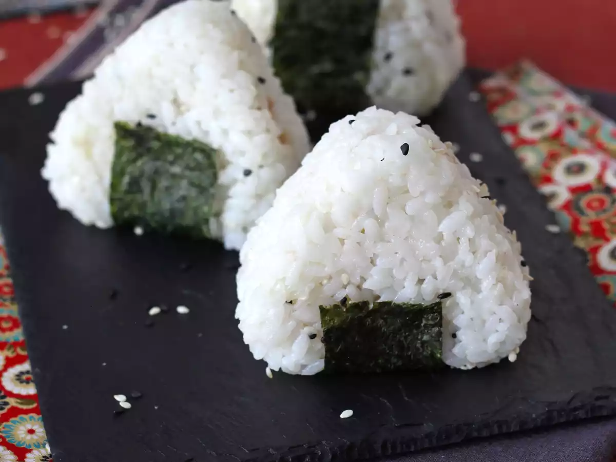 Onigiri au thon, le petit sandwich de riz triangulaire japonais - おにぎり - photo 4