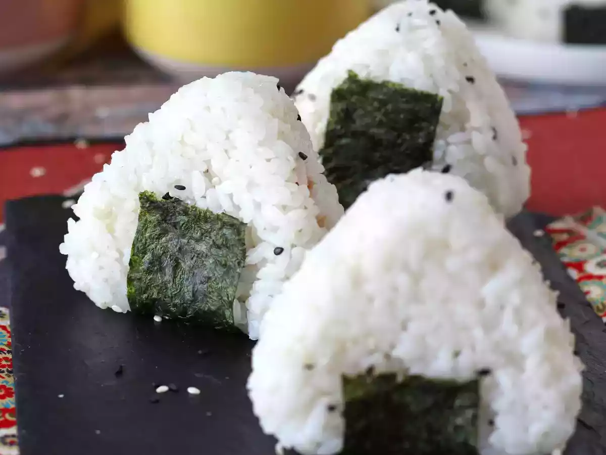 Onigiri au thon, le petit sandwich de riz triangulaire japonais - おにぎり - photo 6
