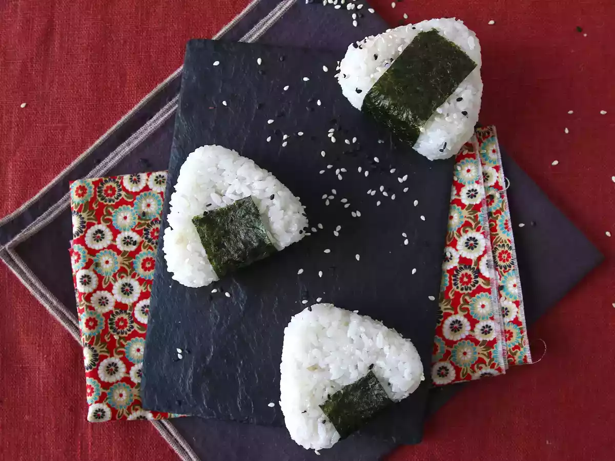 Onigiri au thon, le petit sandwich de riz triangulaire japonais - おにぎり - photo 5