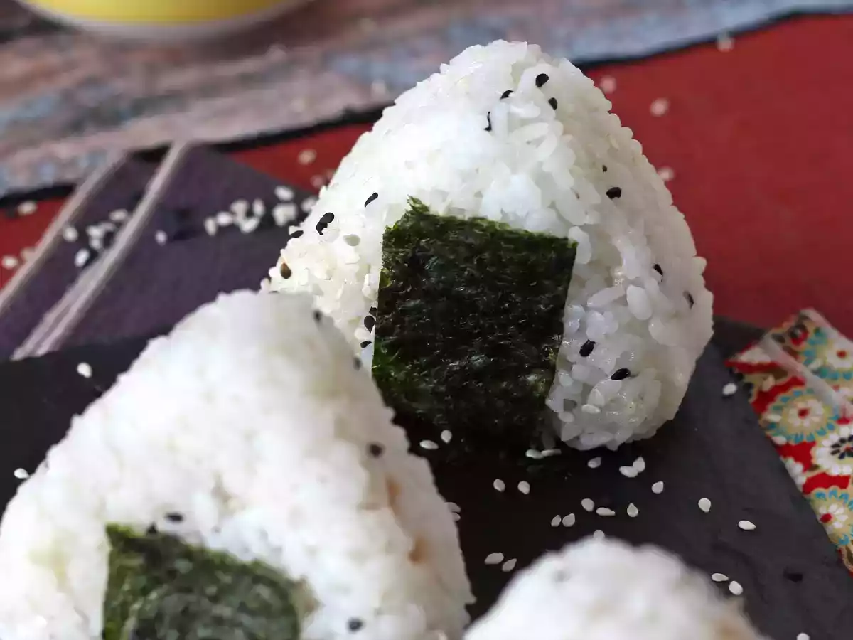 Onigiri au thon, le petit sandwich de riz triangulaire japonais - おにぎり - photo 8
