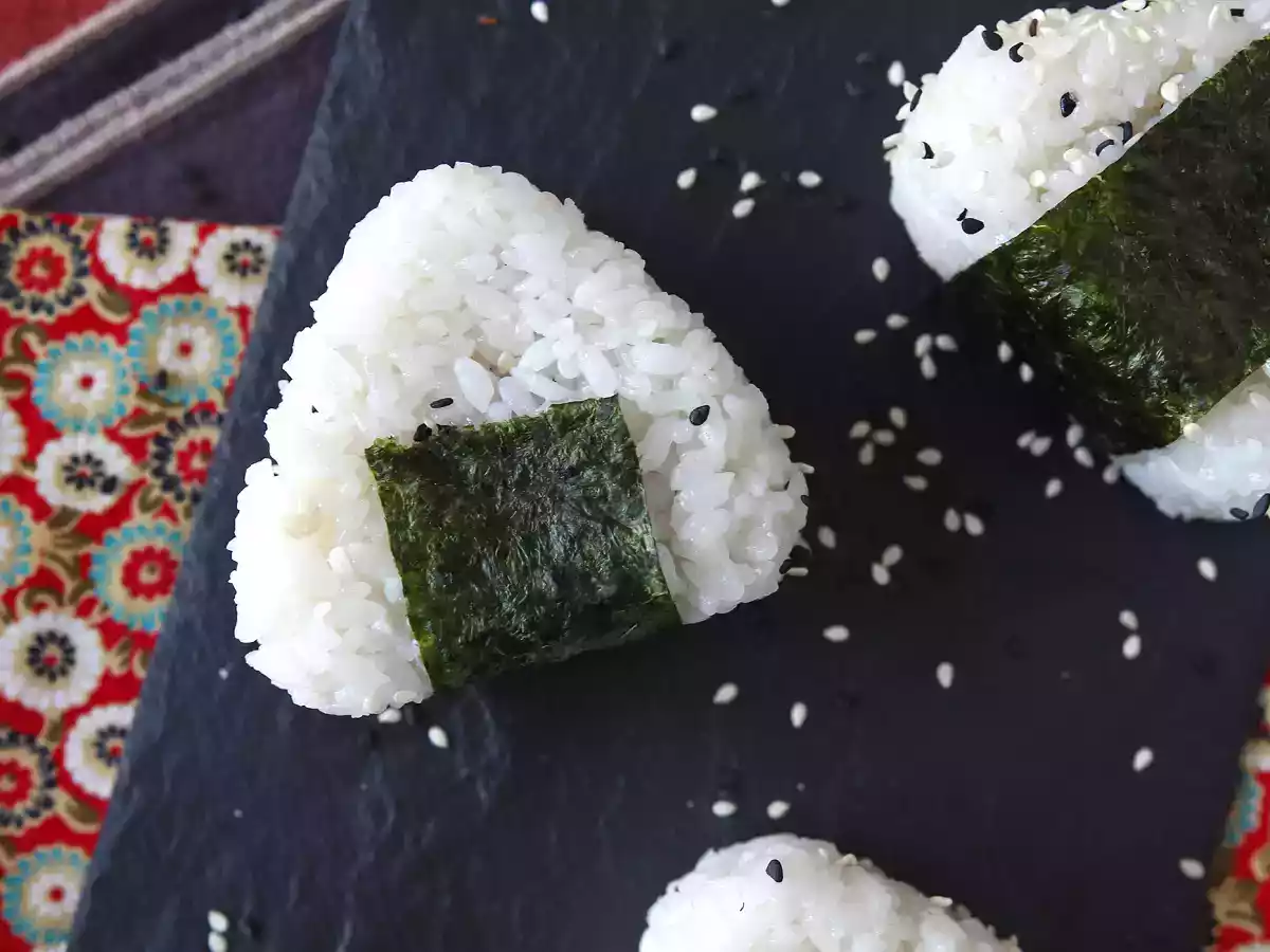 Onigiri au thon, le petit sandwich de riz triangulaire japonais - おにぎり - photo 7