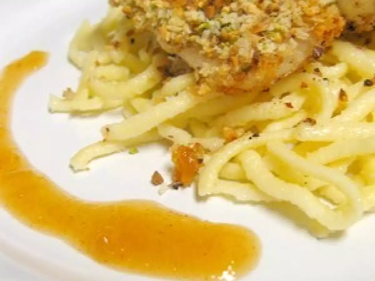 Orange roughy en crumble de pistaches et son coulis au chutney de mangue et au cointreau