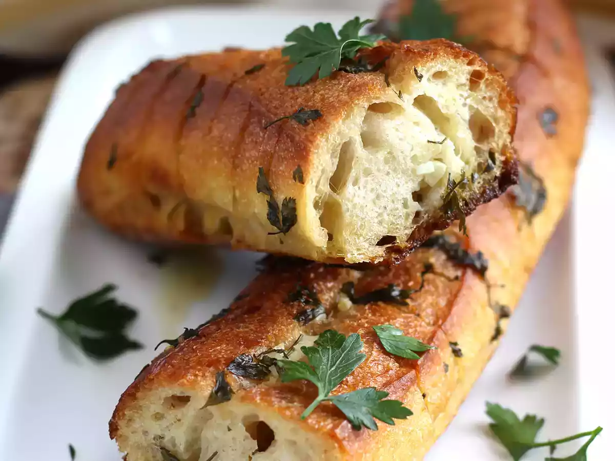 Pain à l'ail et au persil