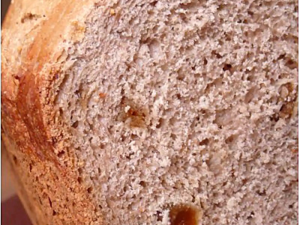 Pain à la farine de châtaigne et figues séchées