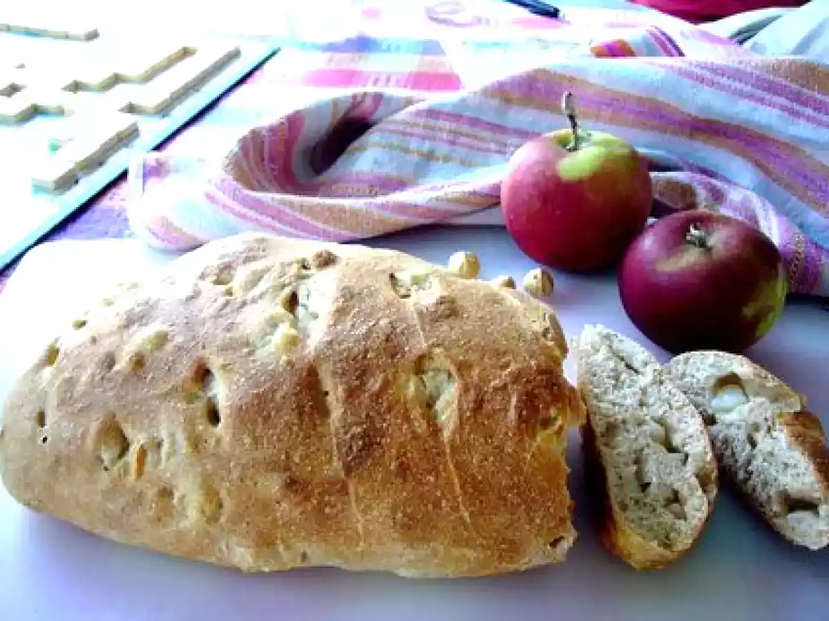 Pain à la pomme et aux noisettes
